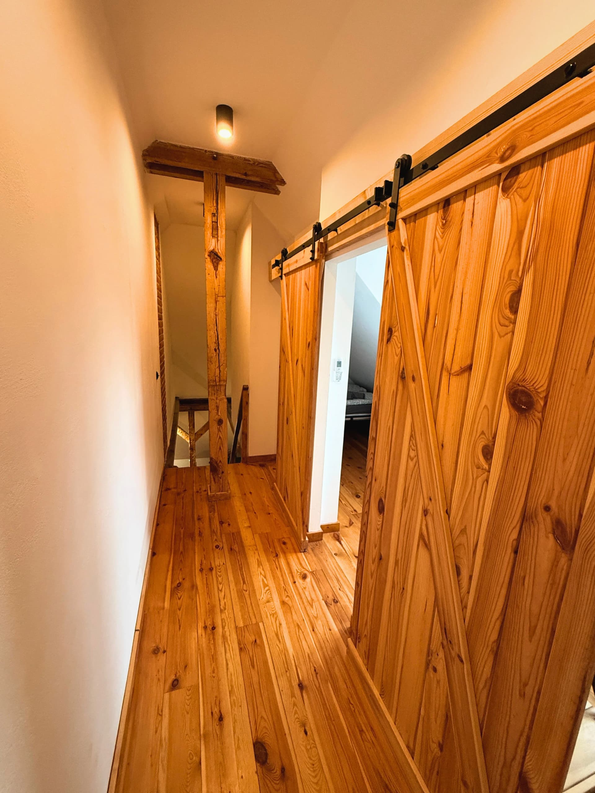 Gallery 32
