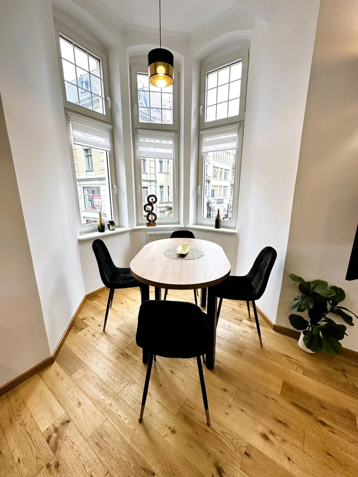 Gallery 17