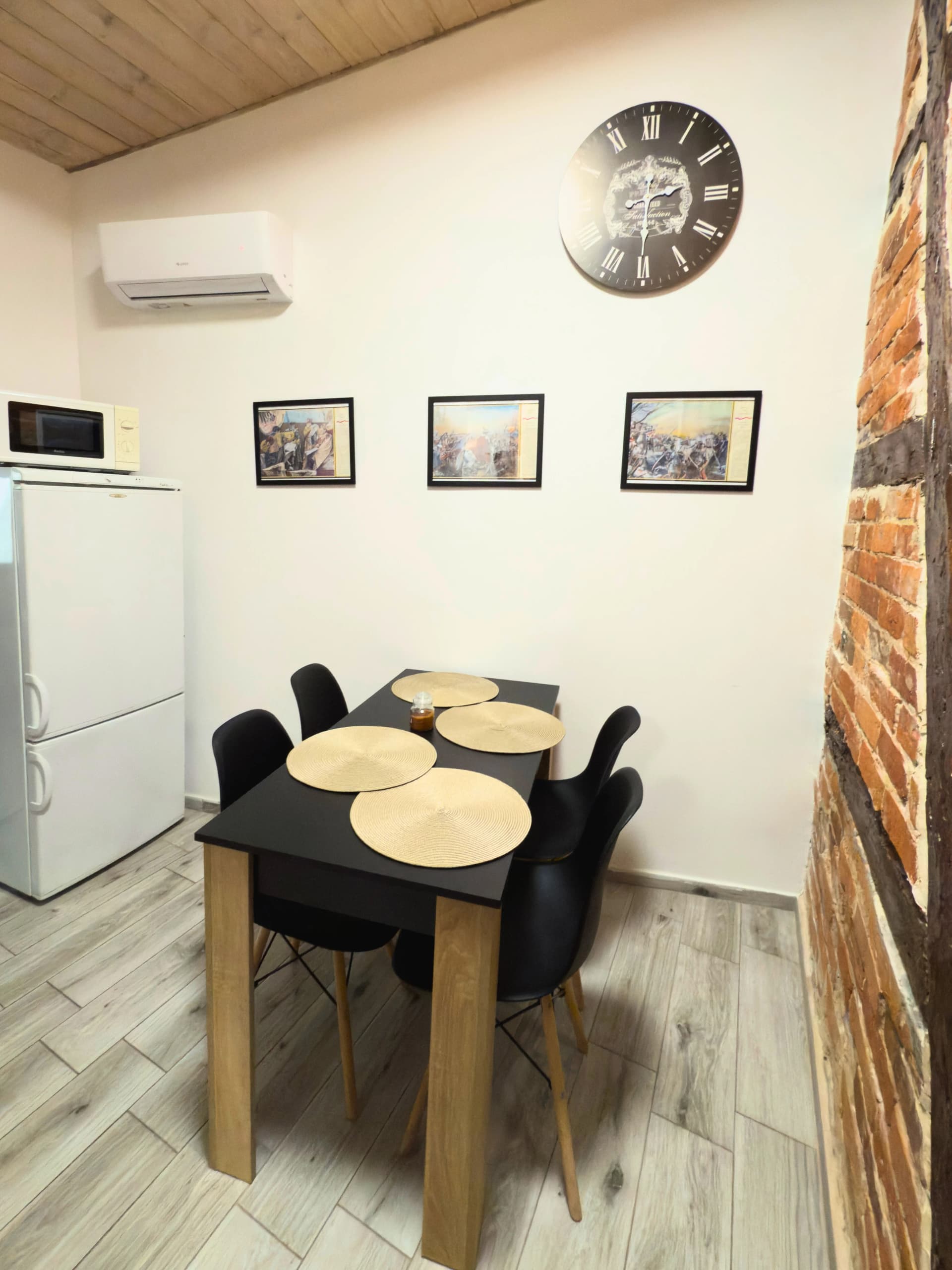 Gallery 12